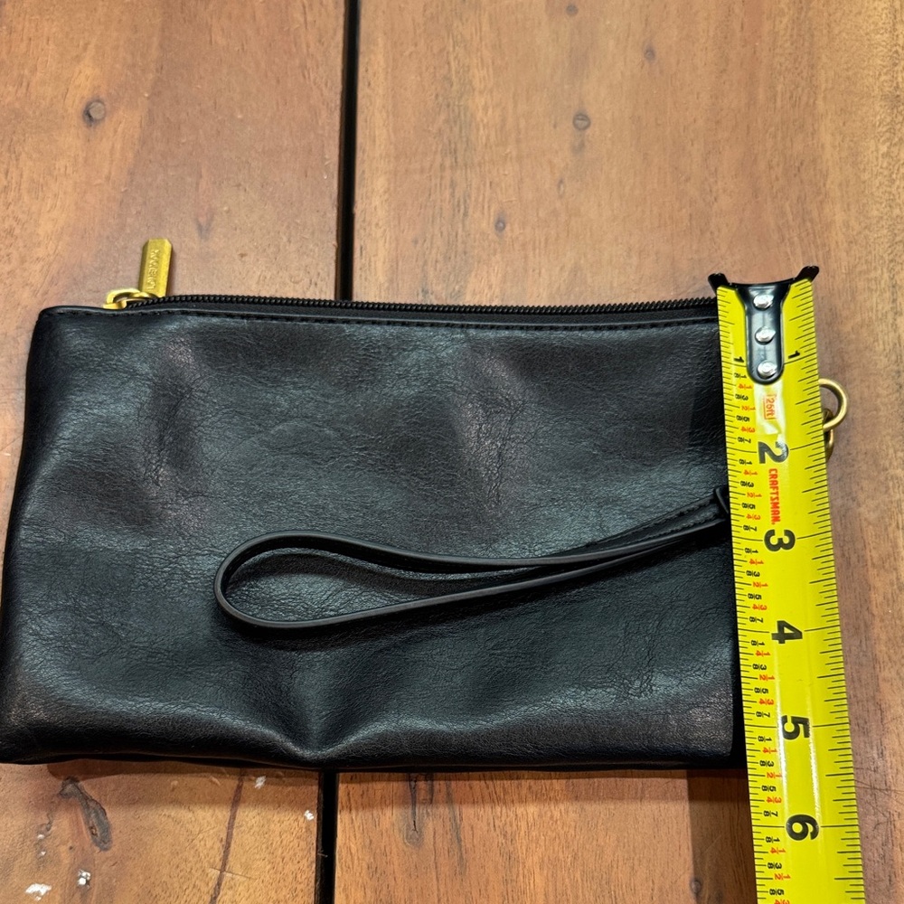 Lovevook Sleek Black Leather Wristlet with Gold Hardware 0237 - Picture 4 of 5